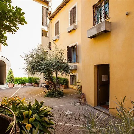 タウンハウス フォンタナ ディ トレビ ローマ