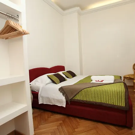 タウンハウス フォンタナ ディ トレビ 4* ローマ