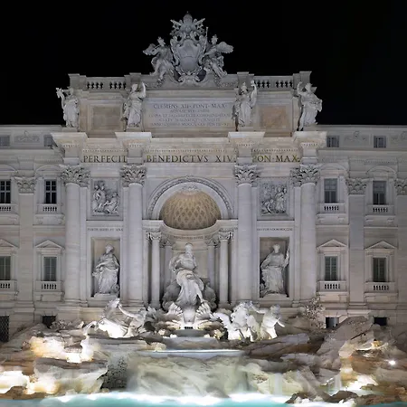 Town House Fontana Di Trevi 4*