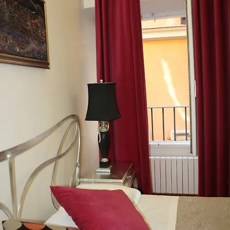 Town House Fontana Di Trevi Rom