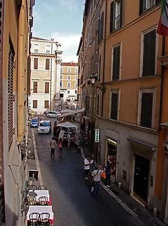 Town House Fontana Di Trevi Couette-café