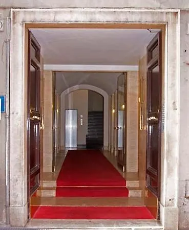 Town House Fontana Di Trevi Couette-café 3*