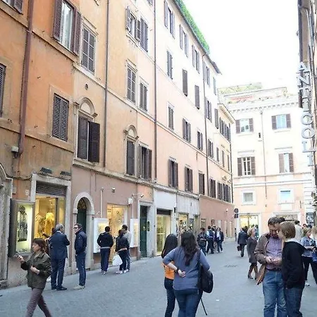 Town House Fontana Di Trevi Couette-café 3*