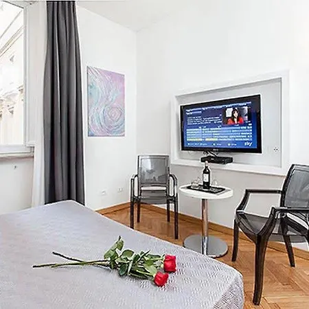 Town House Fontana Di Trevi Couette-café 3*