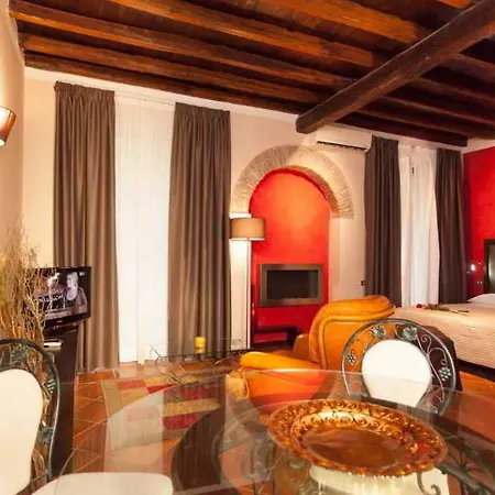 Town House Fontana Di Trevi Bed & Breakfast